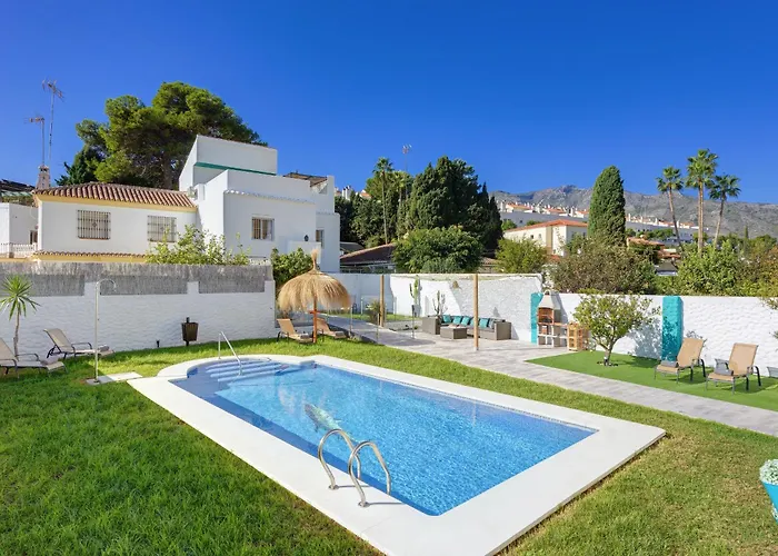 Villa Mamba By Seric,15' Walking To The Beach Torremolinos with Pool