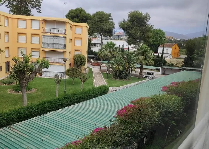 Pet friendly Casa Cachita 2-Confortable Estudio A Pie De Playa Estepona