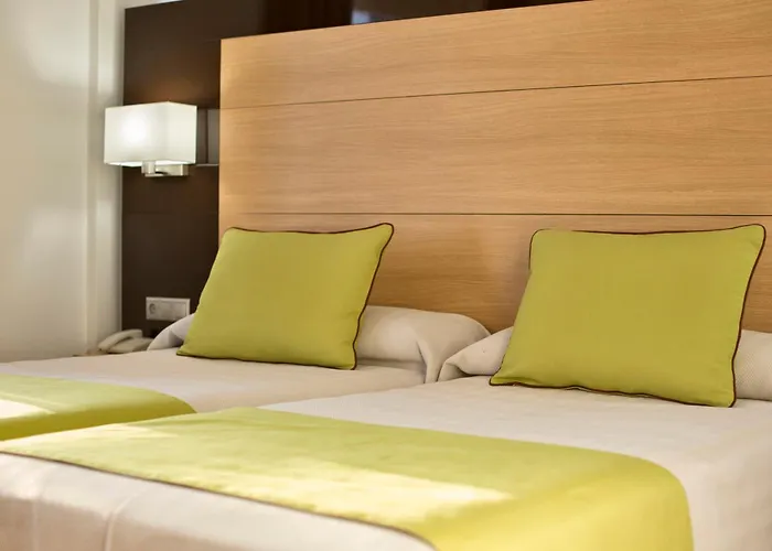 Marbella 3 Star Hotels near Plaza de los Naranjos